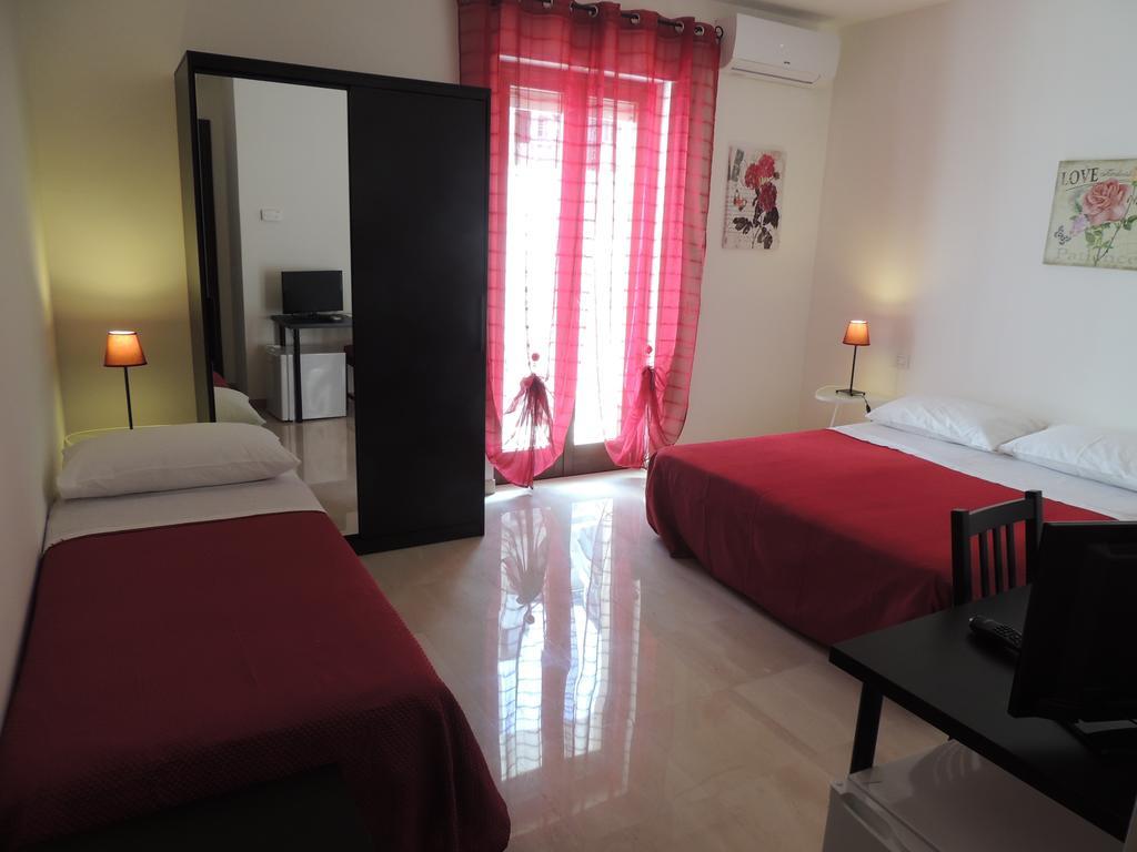 Domus Taranto Unica Sede Hotel Cameră foto